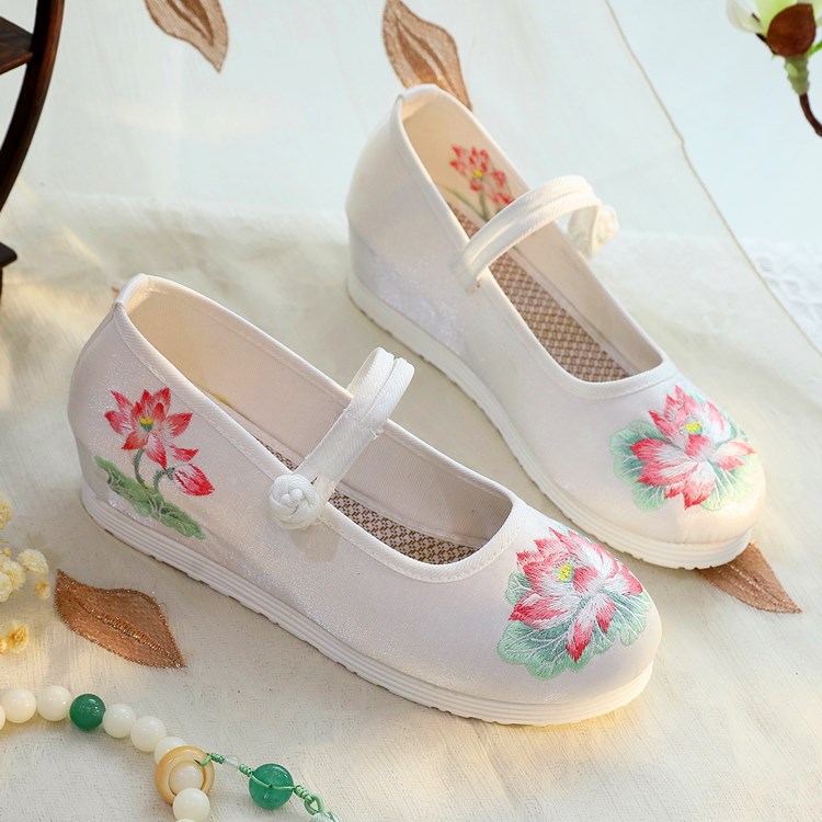 Damskie biało-zielone buty Mar – Embroidery Yes recenzja i cena