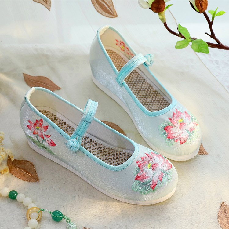 Damskie biało-zielone buty Mar – Embroidery Yes recenzja i cena