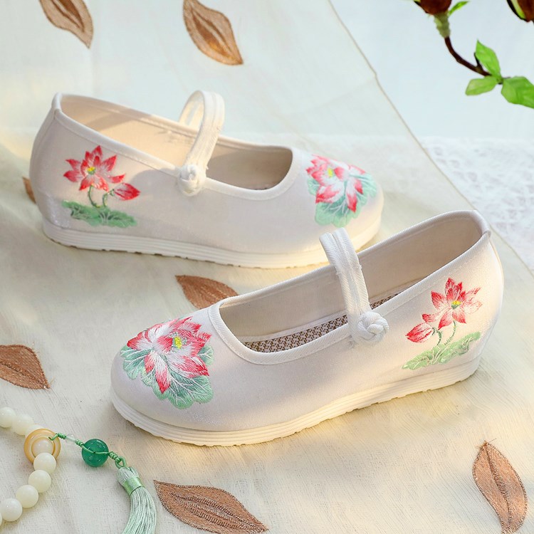 Damskie biało-zielone buty Mar – Embroidery Yes recenzja i cena