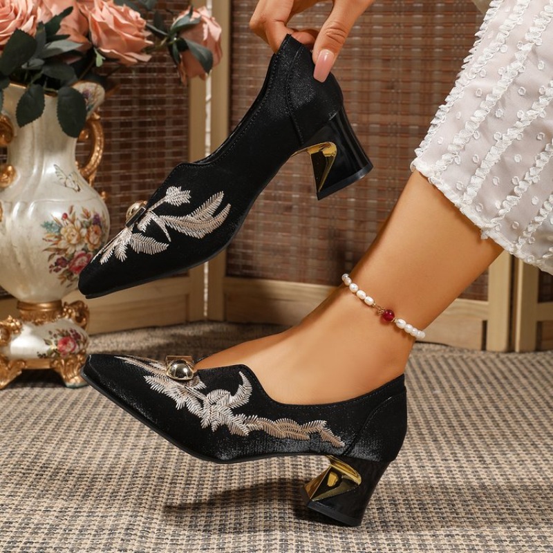 Modne, stylowe buty damskie z  – Embroidery Yes recenzja i cena