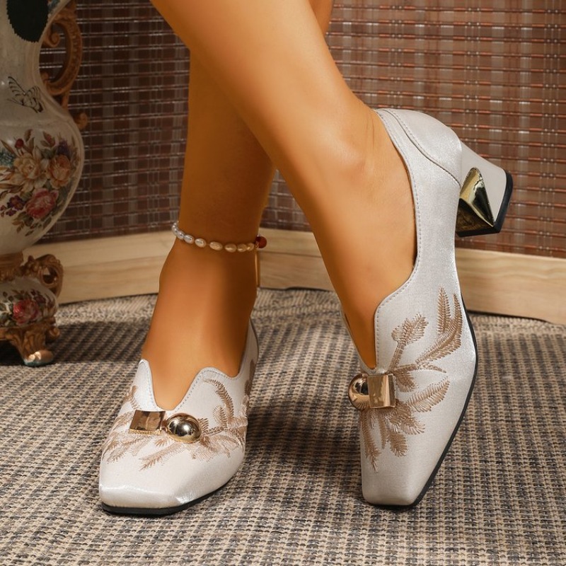 Modne, stylowe buty damskie z  – Embroidery Yes recenzja i cena